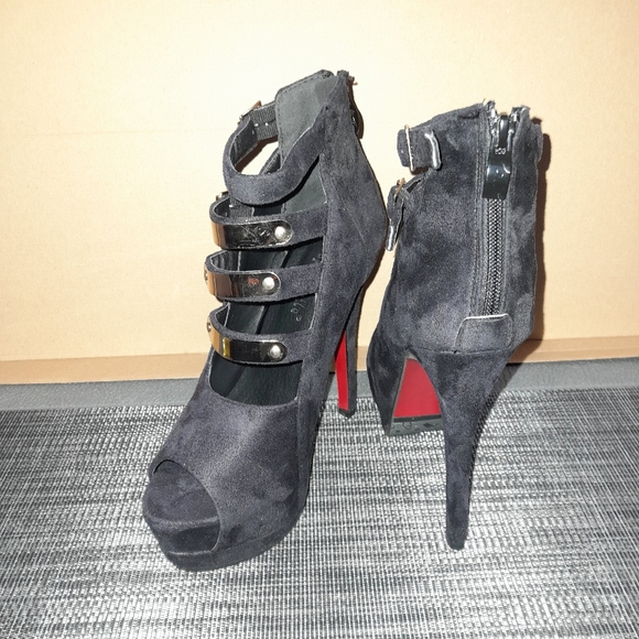 Black and Gold Platted Strap Heels by Crape Myrtle Size 38 - Picture 6 of 10